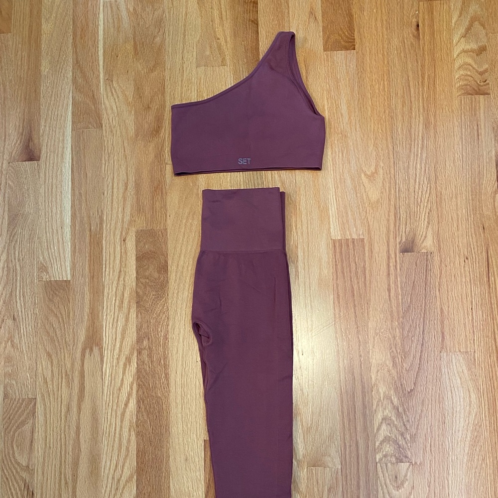 SetActive SCULPTFLEX workout set in size XS in the color Canyon.